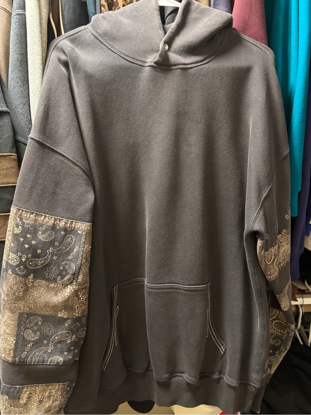 Abercrombie - Essential Popover Hoodie Sweatshirt in Charcoal with Paisley